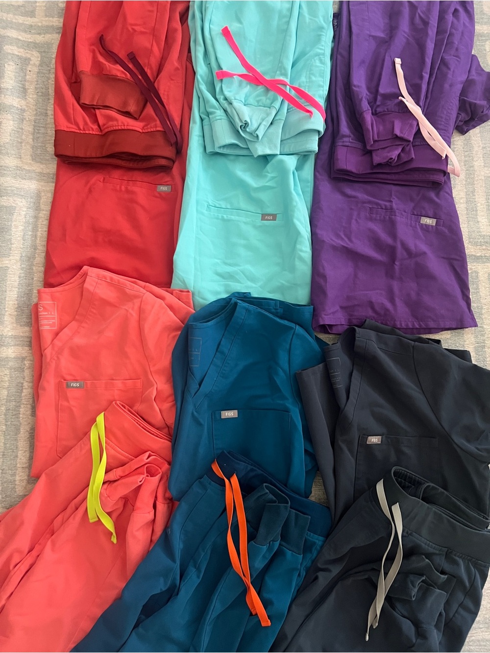 6 sets of Figs scrubs huge lot-women’s large joggers
